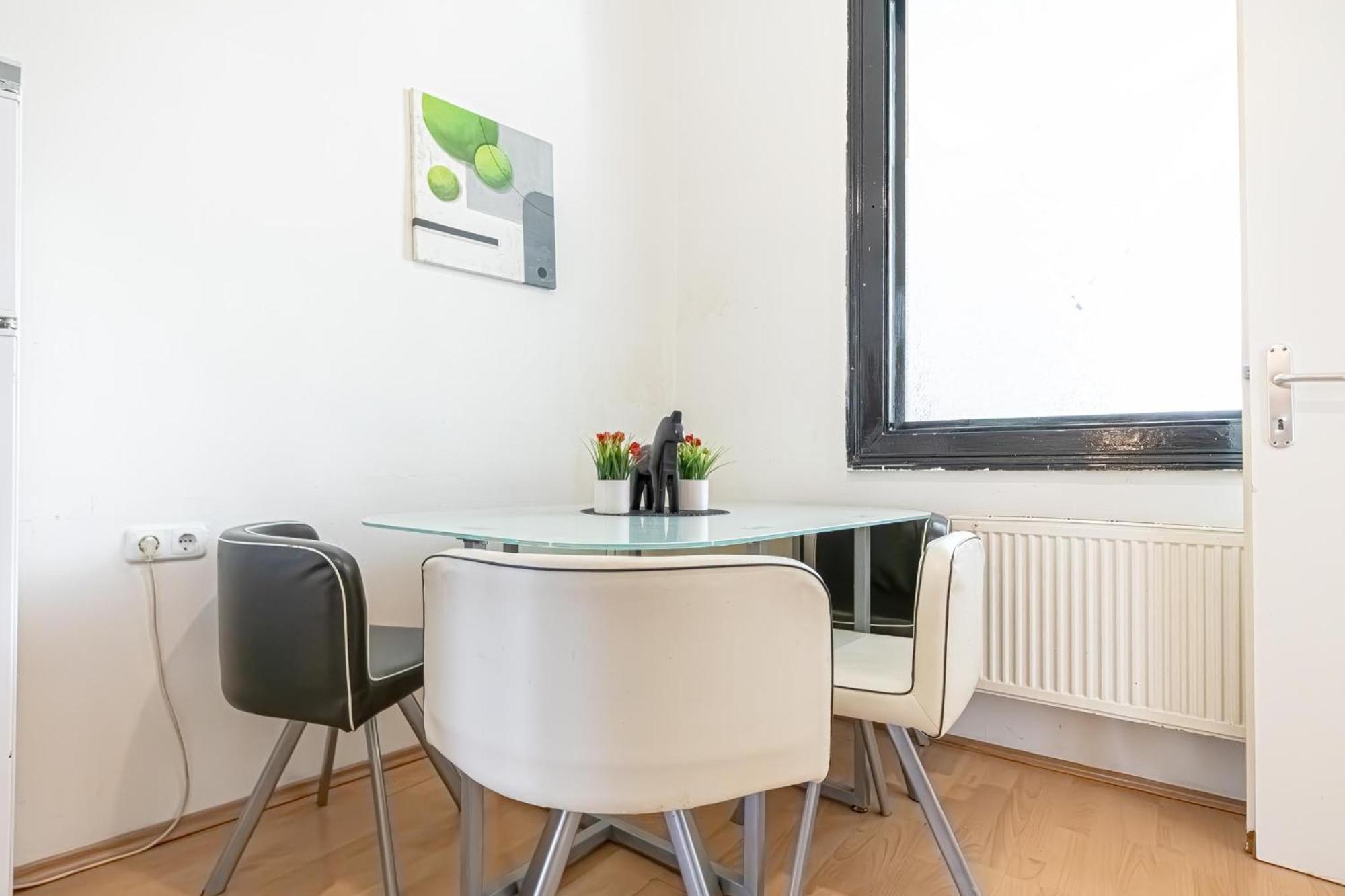 Sweet 3Br Shared Apt Near Wiener Stadthalle & Central Екстер'єр фото